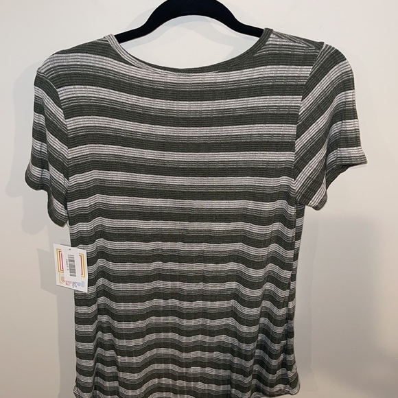 Lularoe Classic T top size small - Picture 2 of 4